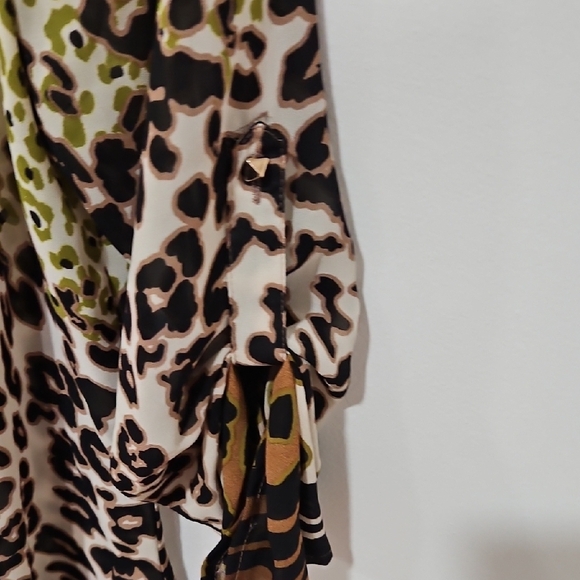 Arden B Cream Graphic Fitted Blouse 3/4 Sleeve - Picture 5 of 6